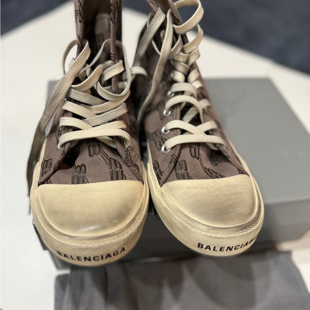 New Authentic !! Balenciaga Monogran high top sneakers brown